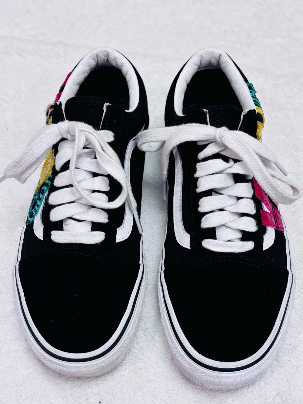 Almost Brand New Vans - men’s Size 7.5 / women’s 9.0 / Euro 40 / UK 6.5 - box 19